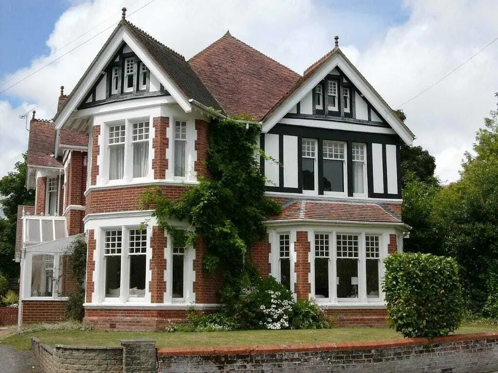 Pinewood Lodge Canford Cliffs فندق